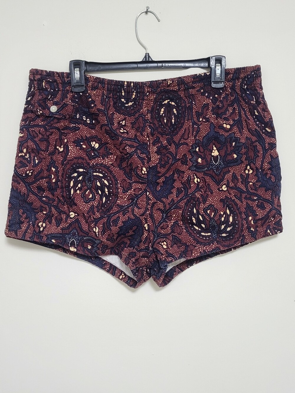 1960s True Vintage Truval Men's Shorts Hawaiian Paisley Button Floral Maroon